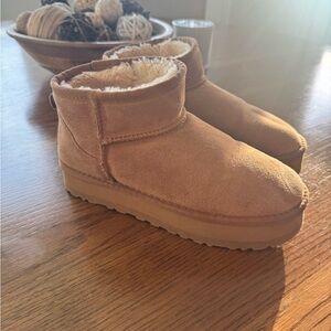 Ugg platform mini boot